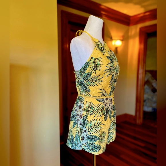 BB Dakota Shorts Romper, size 4, yellow/floral - Picture 3 of 3